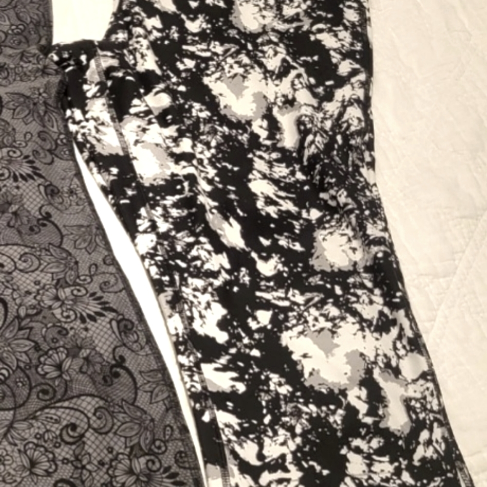 Lane Bryant Livi Active leggings. Blk/wht marble print size 18/20 like new